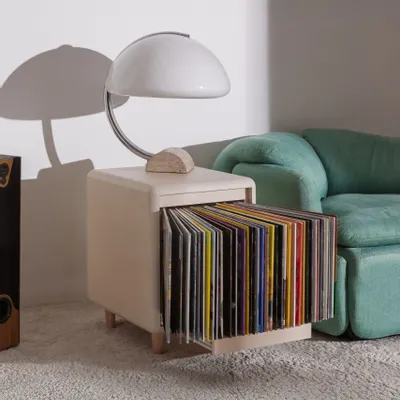 Tables basses - Otis — Table de chevet sculpturale pour vinyles - GROOVALY