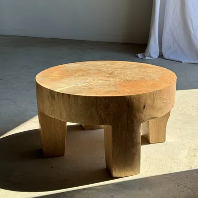 Tables basses - Coffee table, table basse quadripode en manguier massif monoxyle - OFFICE OBJETS