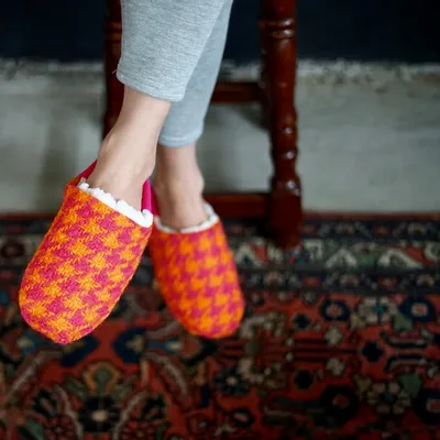 Chaussettes - JAPAN MADE Reversible room shoes / Roving Houndstooth × Sheep Boa - MERIPPA