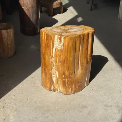 Tabourets - Table d'appoint en bois pétrifié orange doré et blanche ovale H46 D38 - OFFICE OBJETS