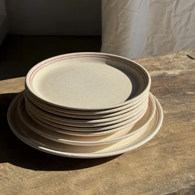 Assiettes au quotidien - Service de table Lunéville Atelier d'Art  8 assiettes et 2 plats - OFFICE OBJETS