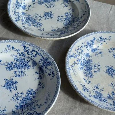 Everyday plates - Set of 3 blue earthenware plates from Gien Model Fleurette D22.5 - OFFICE OBJETS