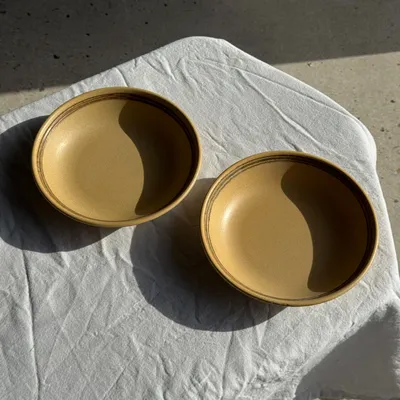 Assiettes au quotidien - Lot de 2 assiettes creuses en grès liseré brun et marron D21,5 - OFFICE OBJETS