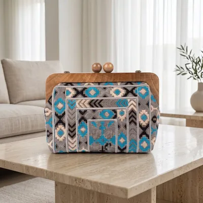 Sacs et cabas - Sac brodé baloutche turquoise et gris argenté avec cadre noyer - DASTHAA