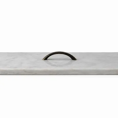 Plats et saladiers - Plateau de service en marbre avec poignée métallique –Élégance artisal - KALU CREATIONS