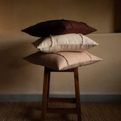 Coussins textile - NO-MAD Pranit Cushion Cover in Cotton Jute with Minimal Surface Detail - NO-MAD