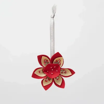 Guirlandes et boules de Noël - Décoration artisanale en forme de fleur de vie - UNHCR/MADE51