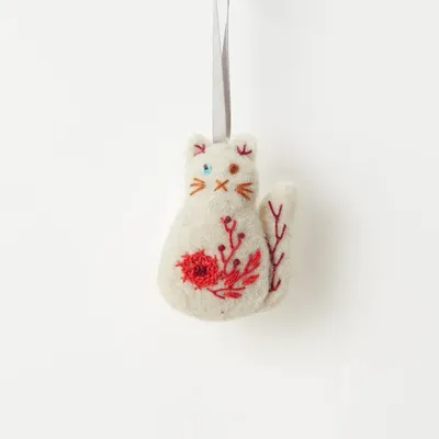 Christmas garlands and baubles - Quirky Cat Handcrafted Ornament - UNHCR/MADE51