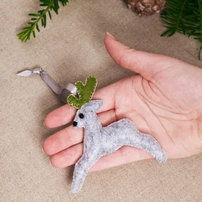 Christmas garlands and baubles - Dashing Deer Handcrafted Ornament - UNHCR/MADE51
