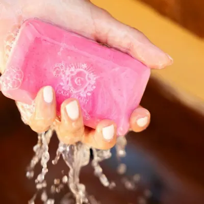 Fragrance for women & men - GIARDINI DI RAVELLO BODY SOAP - Rose Petals & Safron 150g - CASA AMALFI