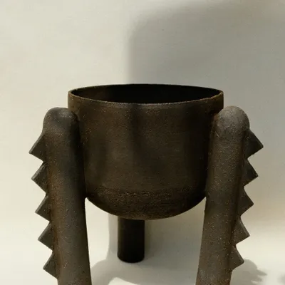 Floral decoration - Tripod cachepot - STUDIO MAUJ