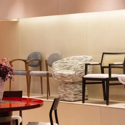 Chaises pour collectivités - Chaise Salle à manger Tanoco bois massif avec bras - assise tissu COM - DUISTT