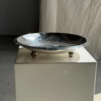 Platter and bowls - Cup on silver plated metal ball feet D30 H7 cm - OFFICE OBJETS