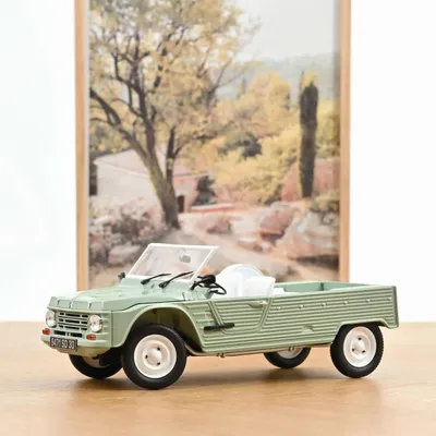 Cadeaux - Citroën Méhari 1983 Kaki - Voiture miniature 1/18 - 300pcs - NOREV
