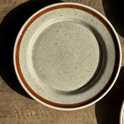 Assiettes au quotidien - Lot de 9 petites assiettes à dessert en porcelaine de Sologne - OFFICE OBJETS