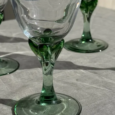 Verres à pied - Lot de 4 verres à pied vert vintage H16 - OFFICE OBJETS