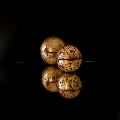 Decorative objects - Globe Classic Candle — Tonka Wood - PONPON CURIOSITAS