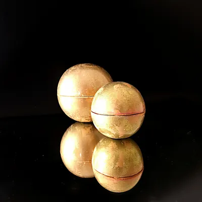 Decorative objects - Globe Classic Candle — Sandalwood - PONPON CURIOSITAS