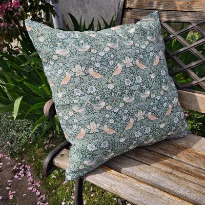 Comforters and pillows - 100% Linen Pillowcase - William Morris Strawberry thief green - NORRAVILLA