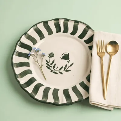 Everyday plates - Scalloped Floral Dinner Plate | Hand-crafted Ceramic |10.5 Inch - CASA AMAROSA