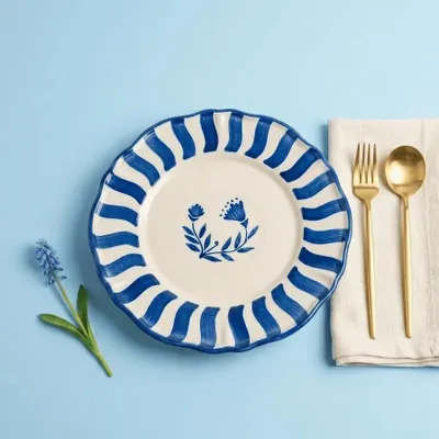 Everyday plates - Scalloped Floral Dinner Plate | Hand-crafted Ceramic |10.5 Inch - CASA AMAROSA