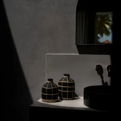 Vases - La Vase Whoopy - Noir Naturel - S - BAZAR BIZAR LIVING