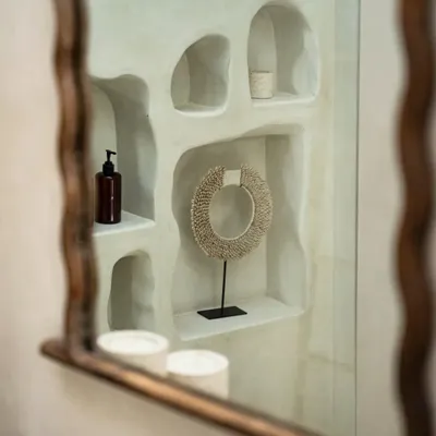 Sculptures, statuettes and miniatures - The Papua Shell Disc on Stand - White - M - BAZAR BIZAR LIVING