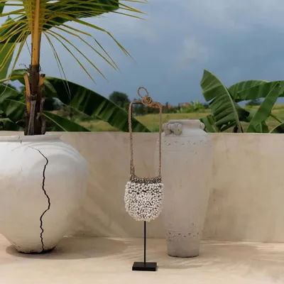 Sculptures, statuettes and miniatures - The Shell Purse on Stand - BAZAR BIZAR LIVING