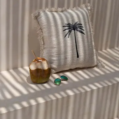 Coussins - La Housse de Coussin Gili Palm - Noir Naturel - BAZAR BIZAR LIVING