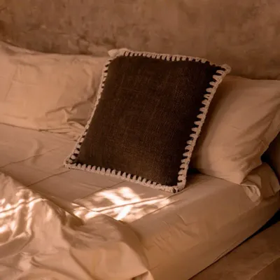 Coussins - La Housse de Coussin Espresso Edge - Marron Blanc - BAZAR BIZAR LIVING