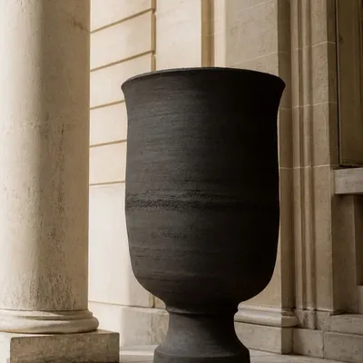Pots de fleurs - KRATOS I – Vase sculptural monumental en céramique - CERAMIC FACTORY
