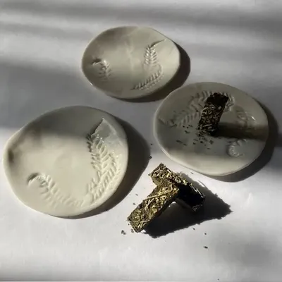 Assiettes au quotidien - Coupelle à encens en porcelaine, fabriquée à la main en France - TOTEM NATURE