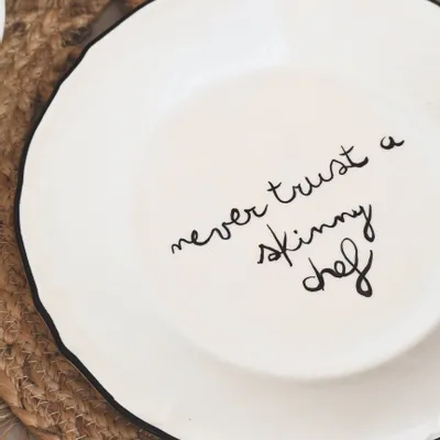 Assiettes au quotidien - 'Never trust a skinny chef' dinner plate - STUDIO NOTICED