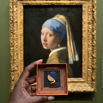 Cadeaux - La Jeune Fille à la perle broche (numérotée) - MICHAEL BARNAART