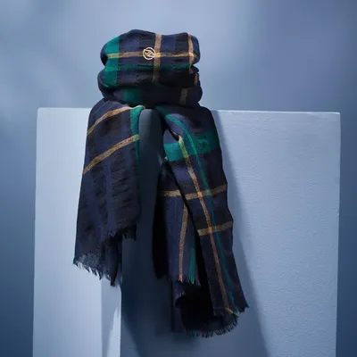 Foulards et écharpes - ÉCHARPE HOMME SKOMER — TARTAN ÉCOSSAIS MARINE, VERT & BEIGE EN LAINE - AV08 PARIS