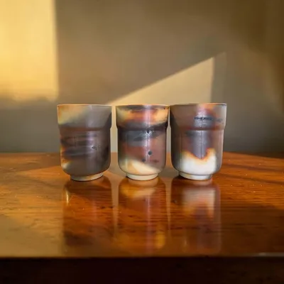 Tasses et mugs - Tasse Yunomi en porcelaine d’Arita cuite au Saggar - JOHN MAC CERAMICS