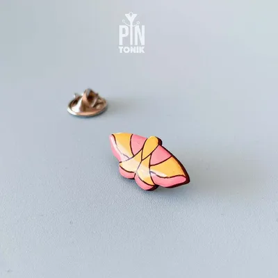 Broches - Rosy Maple Moth Pin - PINTONIK