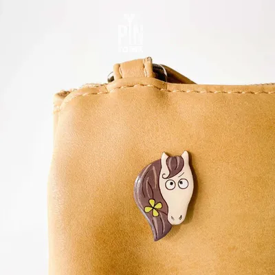 Broches - Lucky Horse Wooden Pin - PINTONIK