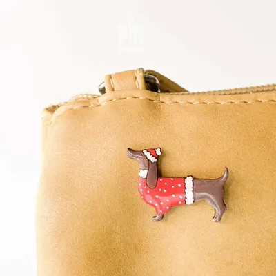 Broches - Festive Christmas Dackel - Wooden Pin - PINTONIK