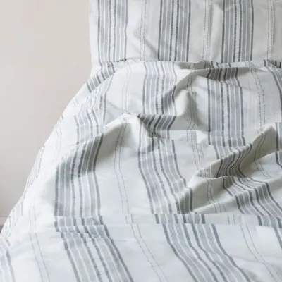 Beds - striped duvet cover - white and black - OTTOMANIA