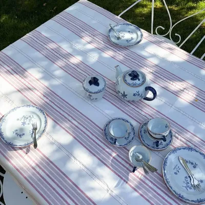 Other Christmas decorations - table cloth with fringe cerise - OTTOMANIA