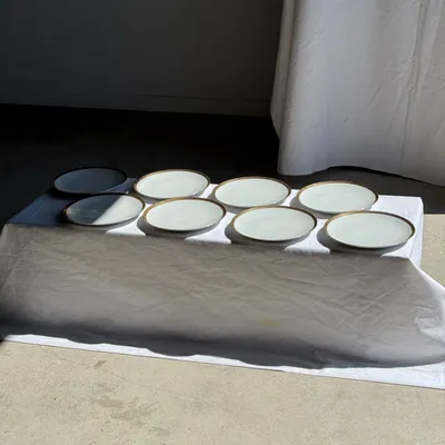 Formal plates - Set of 6 large vintage white porcelain plates with a gold border - OFFICE OBJETS