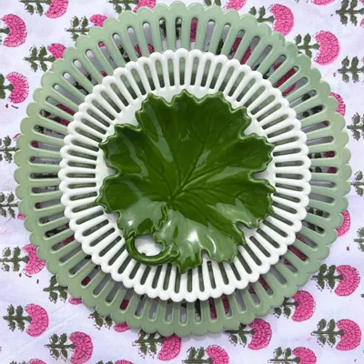 Everyday plates - Feuille de vigne plate - BOURG-JOLY MALICORNE