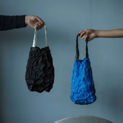 Bags and backpacks - TOTE BAG PLEATED - CRUMPLED  (bioplastic/recycled polyester) - KNA PLUS