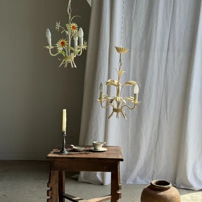 Decorative objects - Small vintage floral chandelier in cream painted metal with 3 light ar - OFFICE OBJETS
