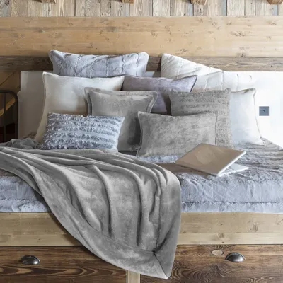 Throw blankets - Tender Throw Blanket Perle 150 X 200 - MAISON VIVARAISE - SDE VIVARAISE WINKLER