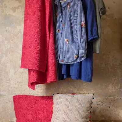 Throw blankets - Tana Throw Blanket Framboise 140 X 200 - MAISON VIVARAISE - SDE VIVARAISE WINKLER