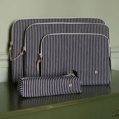 Pochettes - Housse iPad Basile Caviar 19 x 26 x 3 - LA CERISE SUR LE GATEAU