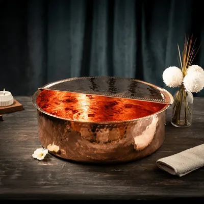 Spas - Vasque de Pédicure et Bain de Pieds en Cuivre Martelé avec Repose-Pied - BELS & PEARL