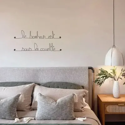 Autres décorations murales - Citation en fil de fer " Le bonheur est sous la couette " - BIJOUX DE MUR